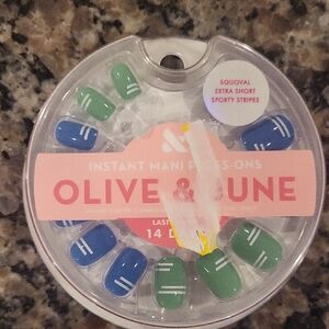 Olive & June Instant Mani Press-Ons squoval extra short sporty stripes new